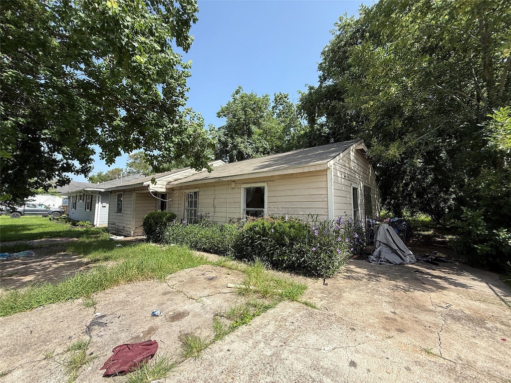 707 E 40th 1/2 St, Houston, TX 77022 - view of front facade