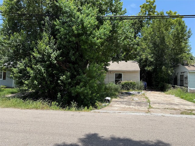 707 E 40th 1/2 St, Houston, TX 77022 - photo 9