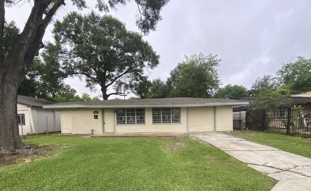 5322 Dewberry St, Houston, TX 77021 - view of front of property featuring driveway and a garage