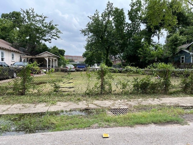 1148 Panama St, Houston, TX 77009 - view of fenced yard