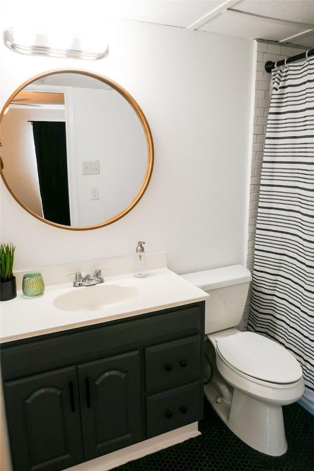 6410 Del Monte Dr Unit 118, Houston, TX 77057 - full bath featuring vanity, tile patterned floors, and a shower with curtain