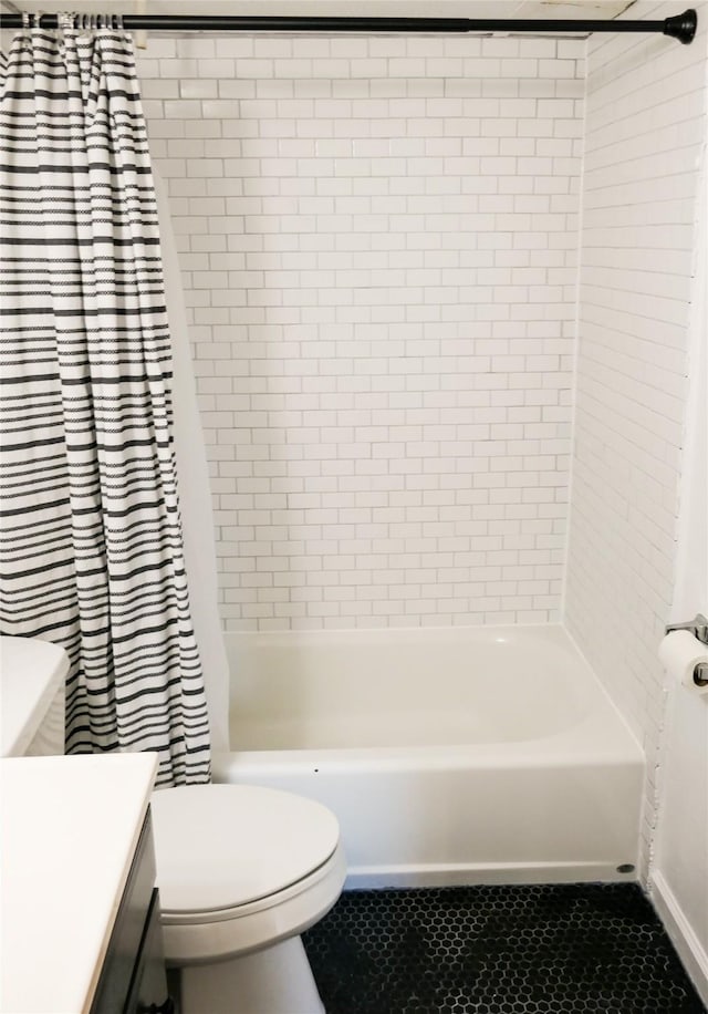 6410 Del Monte Dr Unit 118, Houston, TX 77057 - bathroom with vanity, shower / bath combo with shower curtain, and tile patterned floors