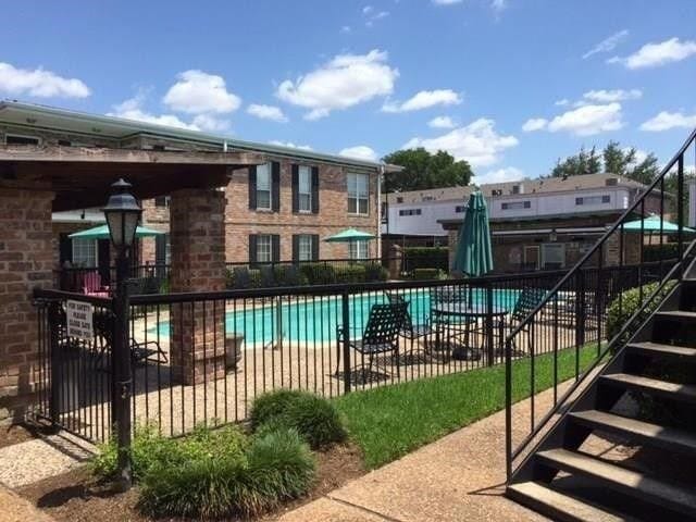 6410 Del Monte Dr Unit 118, Houston, TX 77057 - community pool with stairway