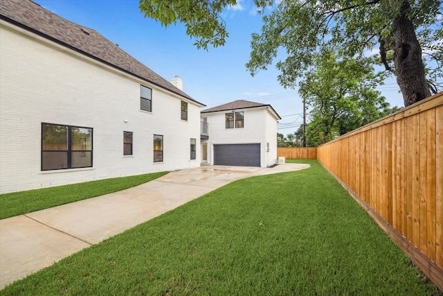 5005 Chestnut St, Bellaire, TX 77401 - view of yard featuring concrete driveway and an attached garage