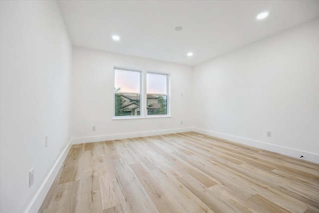 5005 Chestnut St, Bellaire, TX 77401 - unfurnished room with light wood-type flooring and recessed lighting
