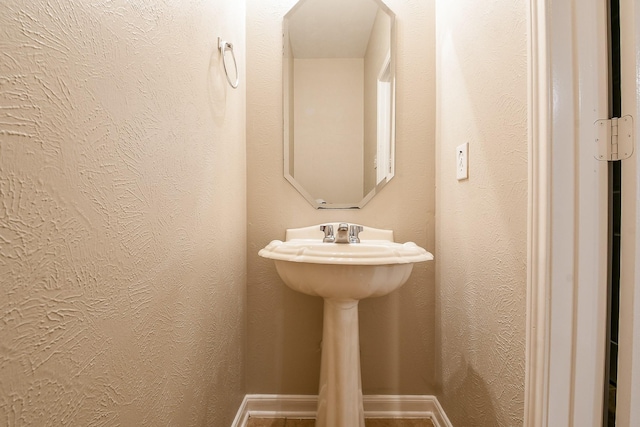 14307 Baron Creek Ln, Houston, TX 77044 - bathroom with baseboards and a textured wall