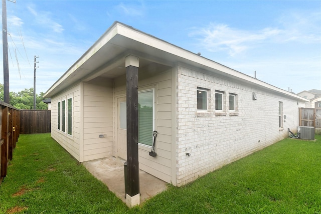214 Water Grass Trl, Clute, TX 77531 - view of side of home featuring a fenced backyard and brick siding