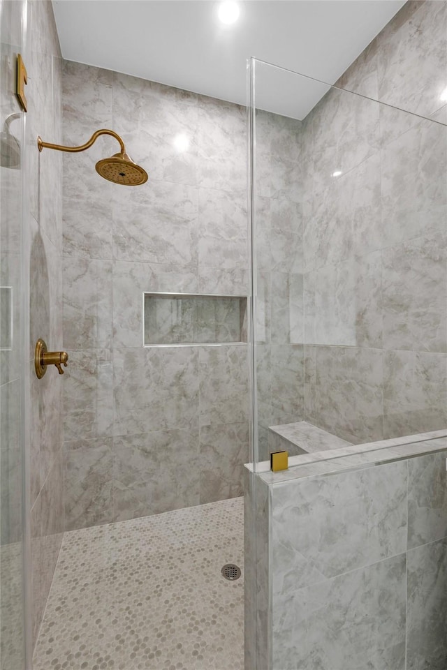 2031 Peppermill Rd, Houston, TX 77080 - full bathroom featuring a tile shower