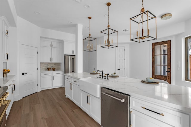 2031 Peppermill Rd, Houston, TX 77080 - kitchen with appliances with stainless steel finishes, a chandelier, dark wood finished floors, decorative backsplash, and hanging light fixtures