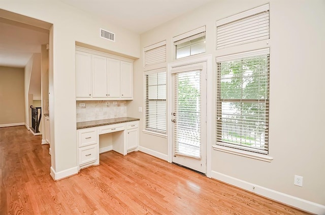 222 Knox St Unit F, Houston, TX 77007 - unfurnished office featuring built in desk and light wood-style flooring