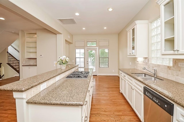 222 Knox St Unit F, Houston, TX 77007 - kitchen featuring stainless steel appliances, a kitchen island, white cabinetry, light wood-type flooring, and recessed lighting