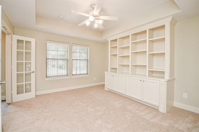 222 Knox St Unit F, Houston, TX 77007 - empty room featuring a tray ceiling, light colored carpet, and a ceiling fan