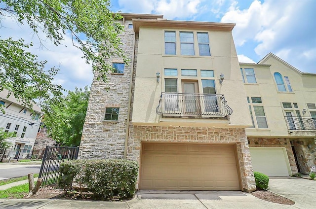 222 Knox St Unit F, Houston, TX 77007 - multi unit property with stone siding, stucco siding, an attached garage, and concrete driveway