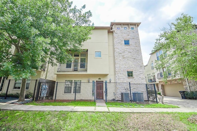 222 Knox St Unit F, Houston, TX 77007 - view of front of home featuring stone siding, stucco siding, a fenced front yard, and a gate