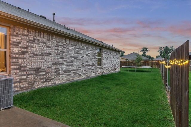 11503 Parrot Fish Ct, Conroe, TX 77304 - fenced backyard with a trampoline