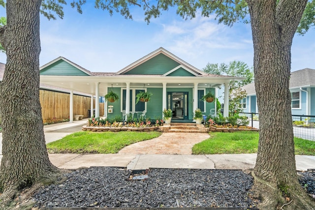 1114 W Cottage St, Houston, TX 77009 - view of front of property featuring covered porch and an attached carport