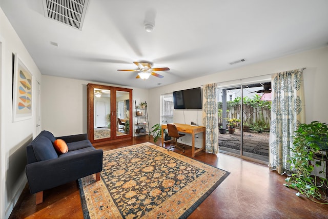 1821 Tuam St, Houston, TX 77004 - living area featuring a ceiling fan and concrete flooring