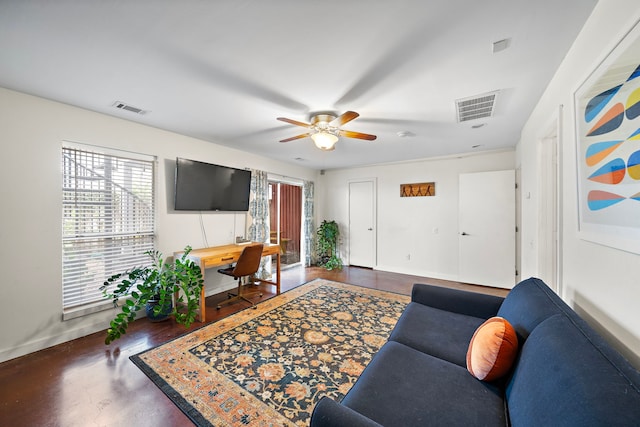 1821 Tuam St, Houston, TX 77004 - living area featuring plenty of natural light, a ceiling fan, and a desk