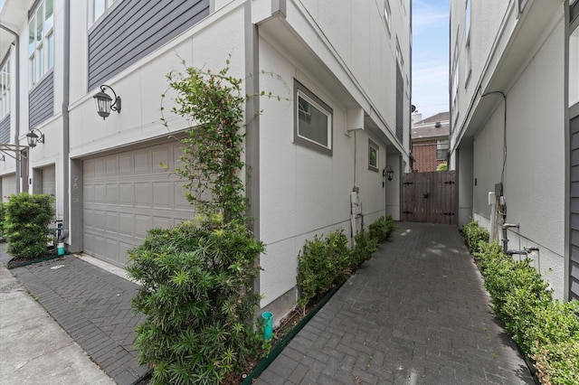 9635 Riddlewood Ln, Houston, TX 77025 - view of side of property with a gate