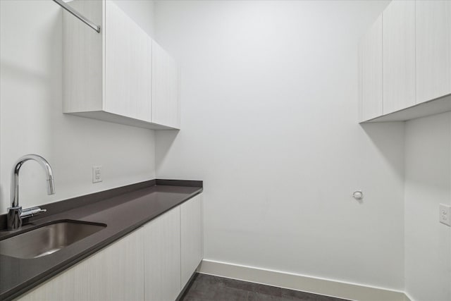 2014 Colquitt, Houston, TX 77098 - laundry area featuring a sink and baseboards