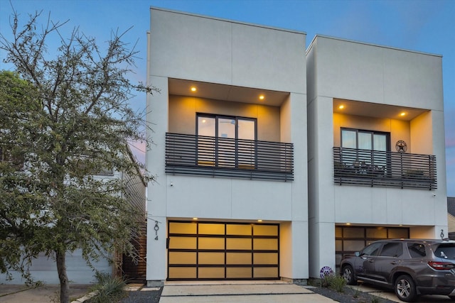 2014 Colquitt, Houston, TX 77098 - modern home featuring a garage