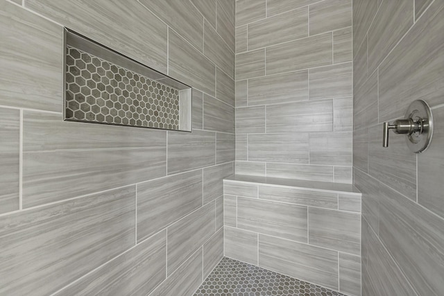 15408 Sandtrap Dr, Waller, TX 77484 - full bathroom featuring a tile shower
