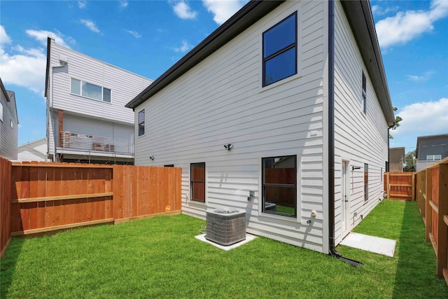 217 Pheasant St, Houston, TX 77018 - rear view of house featuring a fenced backyard