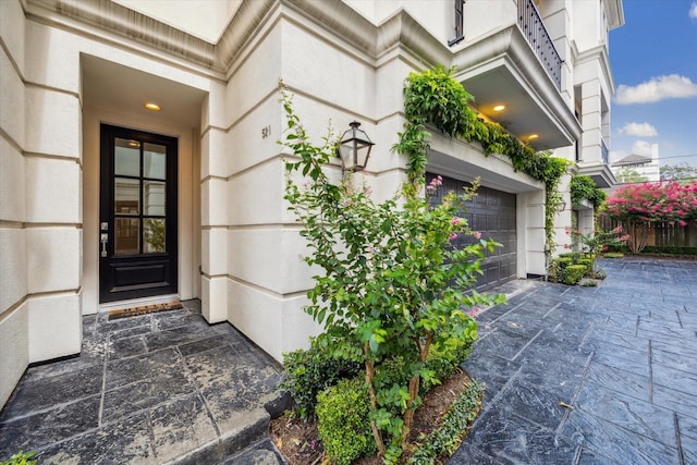 521 W Bell St, Houston, TX 77019 - entrance to property with a garage