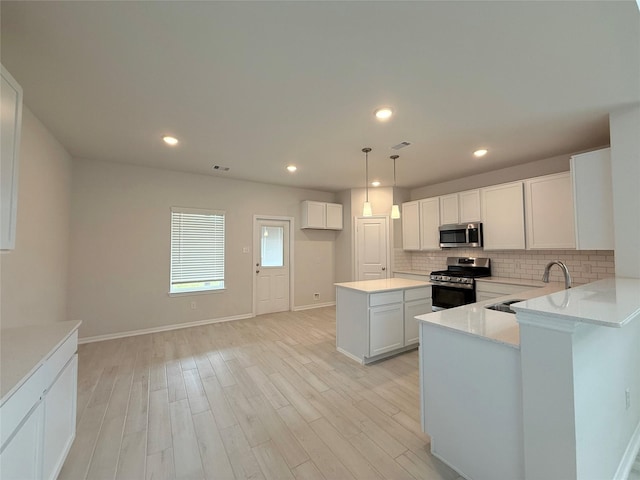 8116 Tourmaline Way, Texas City, TX 77591 - kitchen featuring stainless steel appliances, decorative backsplash, light wood-type flooring, white cabinetry, and recessed lighting