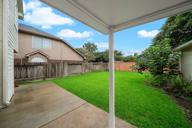 5411 Davids Bend Dr, Sugar Land, TX 77479 - fenced backyard featuring a patio area
