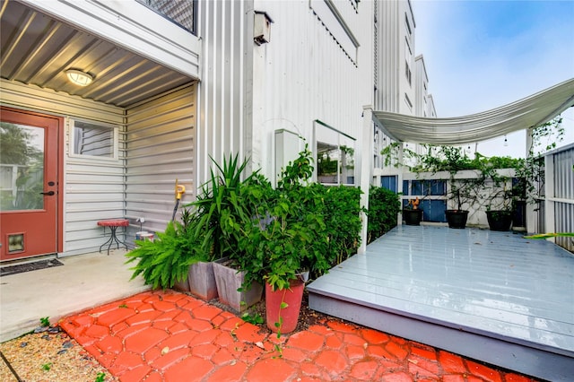 2902 Commerce St, Houston, TX 77003 - view of patio featuring a wooden deck