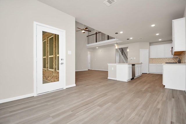 22006 Big Sky Dr, Tomball, TX 77375 - kitchen with recessed lighting, open floor plan, backsplash, a ceiling fan, and light wood-style floors