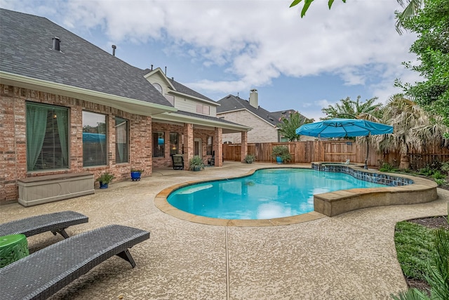 8812 Snowy Owl Loop, Missouri City, TX 77459 - view of pool featuring a patio, a fenced backyard, and a pool with connected hot tub