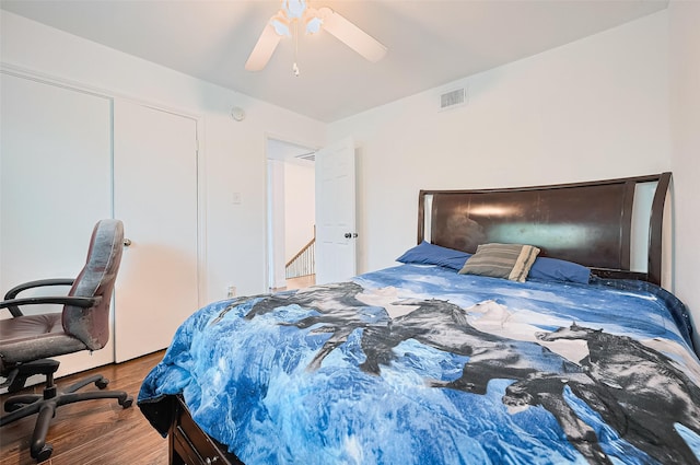 10174 Beekman Place Dr, Houston, TX 77043 - bedroom with wood finished floors, a ceiling fan, and a closet
