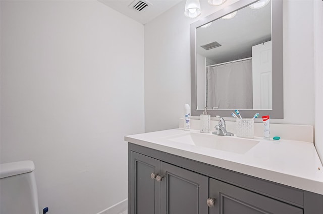 10174 Beekman Place Dr, Houston, TX 77043 - full bathroom featuring vanity and toilet