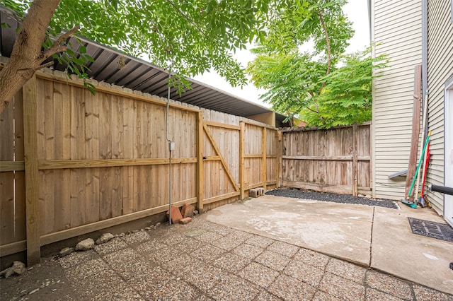 10174 Beekman Place Dr, Houston, TX 77043 - fenced backyard with a patio area