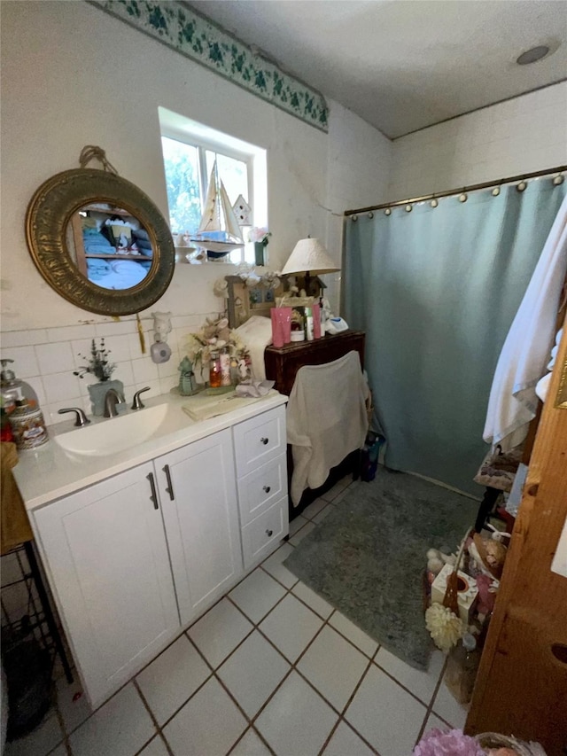 1107 Wooding St, Houston, TX 77011 - full bath with vanity, a shower with shower curtain, tile patterned floors, and tasteful backsplash