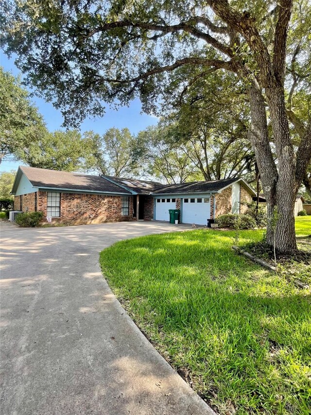 409 Elm Dr, Ganado, TX 77962