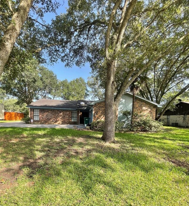 409 Elm Dr, Ganado, TX 77962