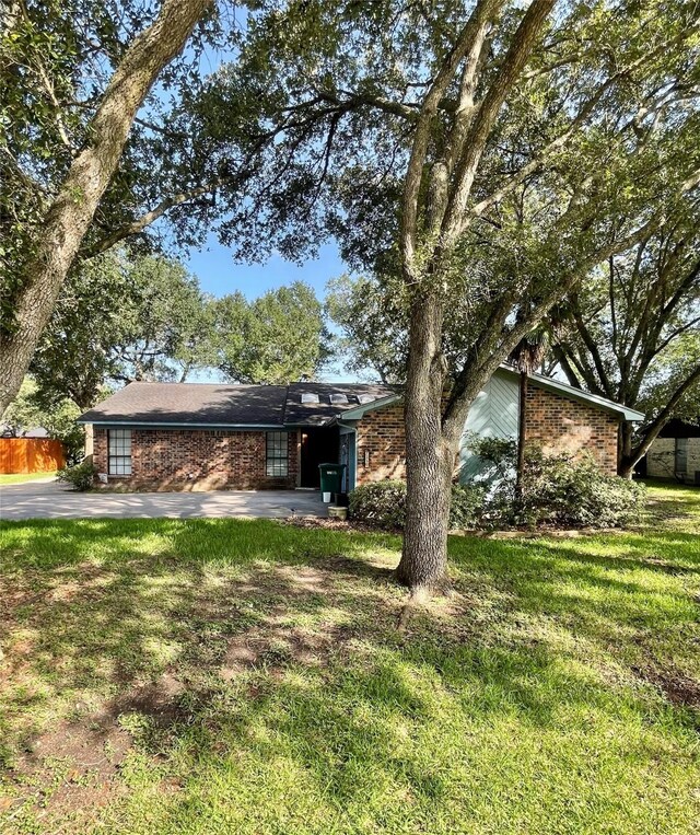 409 Elm Dr, Ganado, TX 77962