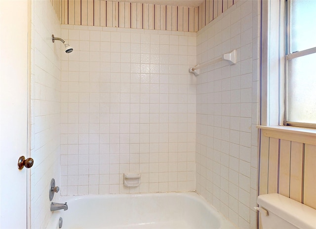 1116 N Bristol Ct, League City, TX 77573 - full bath featuring toilet and shower / washtub combination