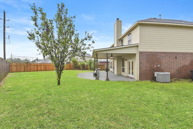 8207 Miramar Crest Ct, Tomball, TX 77375 - fenced backyard with a ceiling fan and a patio