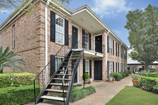 6410 Del Monte Dr Unit 93, Houston, TX 77057 - view of building exterior featuring stairs