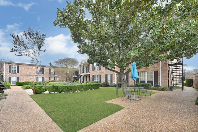 6410 Del Monte Dr Unit 93, Houston, TX 77057 - surrounding community featuring stairs and a lawn