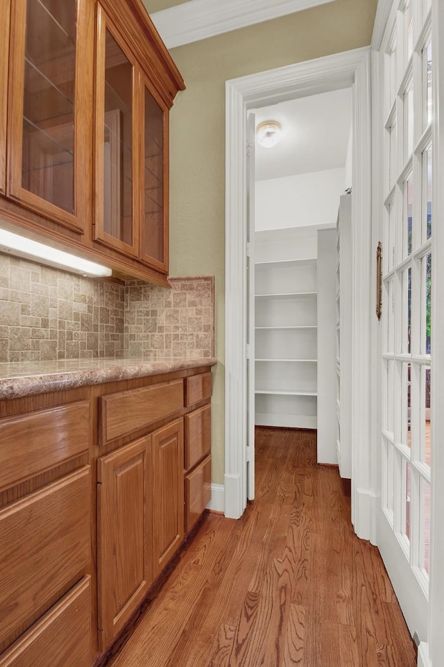 13714 Gainesway Dr, Cypress, TX 77429 - bar featuring light wood-style floors and decorative backsplash