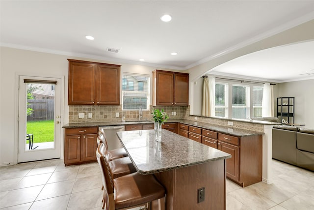 12106 Coldwater Cove Ln, Cypress, TX 77433 - kitchen with open floor plan, a peninsula, healthy amount of natural light, decorative backsplash, and crown molding
