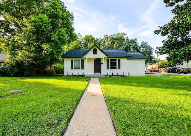 1302 W Adoue St, Alvin, TX 77511 - ranch-style house with a front yard and roof with shingles