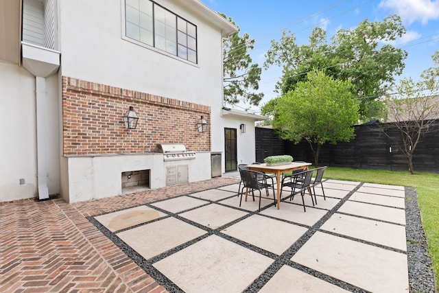 7202 Hartland Ave, Houston, TX 77055 - fenced backyard with an outdoor kitchen, a patio, and outdoor dining area
