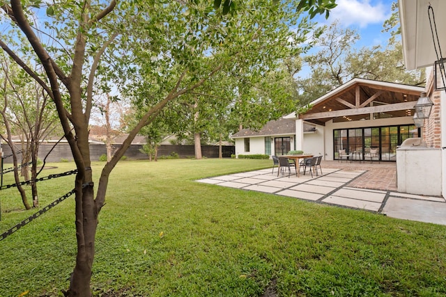 7202 Hartland Ave, Houston, TX 77055 - fenced backyard with a patio area
