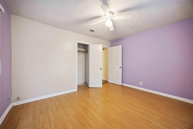 4526 Kingsbury St, Houston, TX 77021 - unfurnished bedroom featuring light wood-style floors, a textured ceiling, a closet, and a ceiling fan
